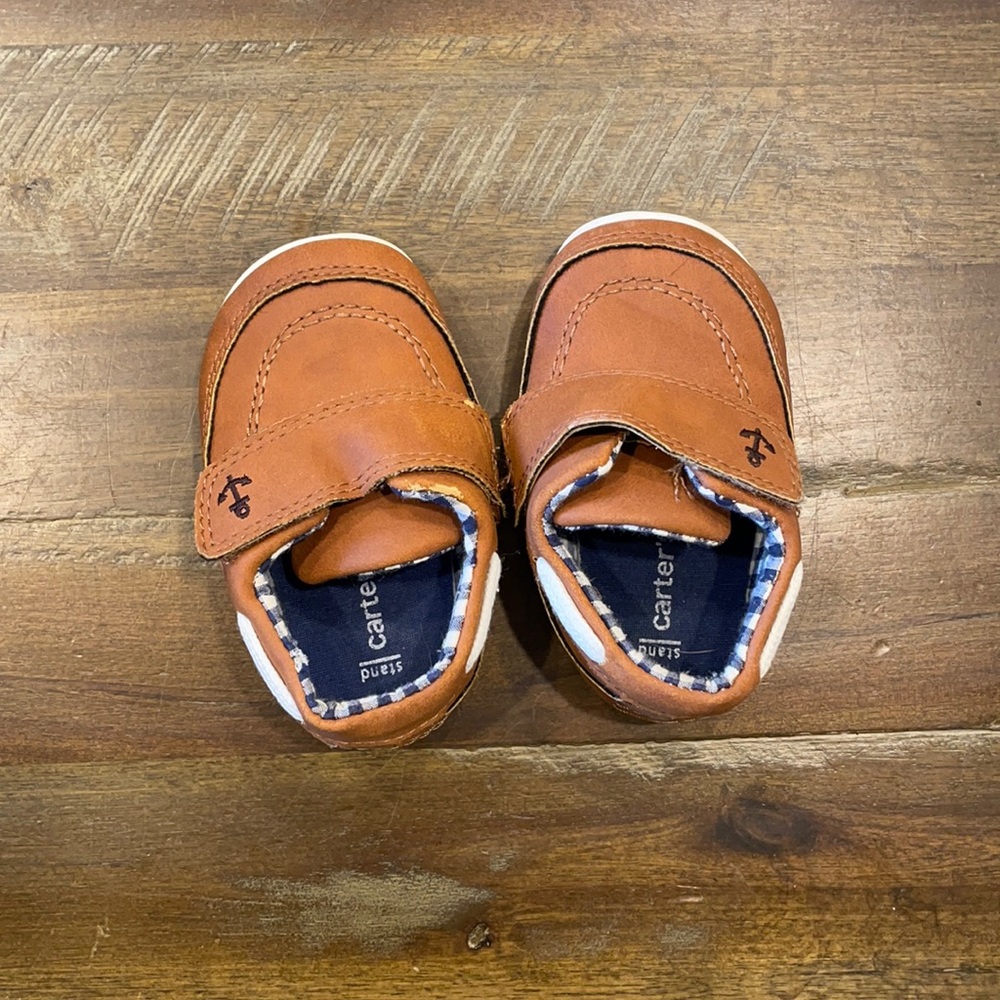 Carter’s leather-like shoes - size 4